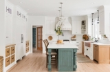 What is Cottage-Style Kitchen Decor? Create the Look With These Ideas